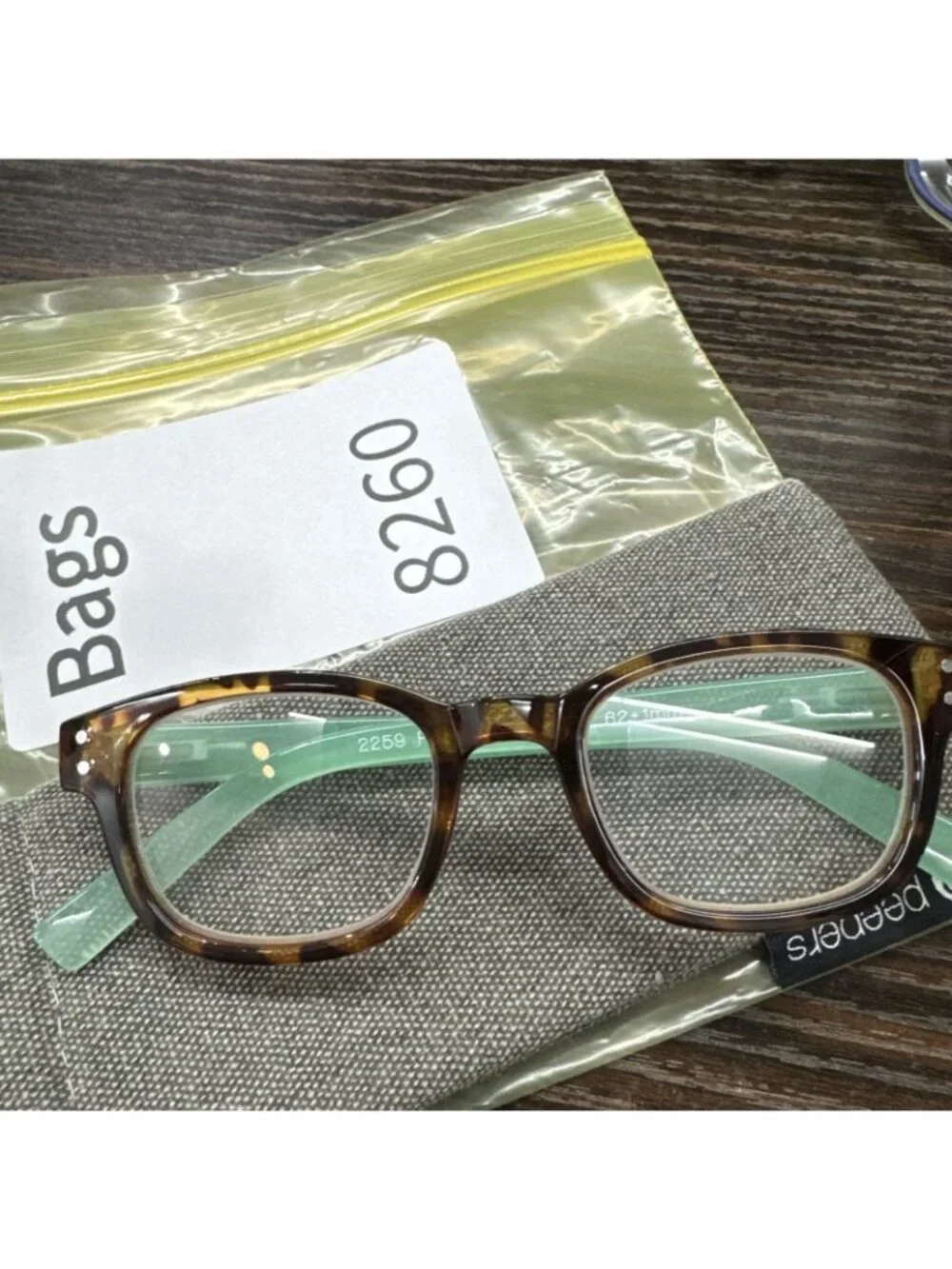 Peepers 2259 Passport Readers +1.25 in Tortoise Shell Gently Used w Case